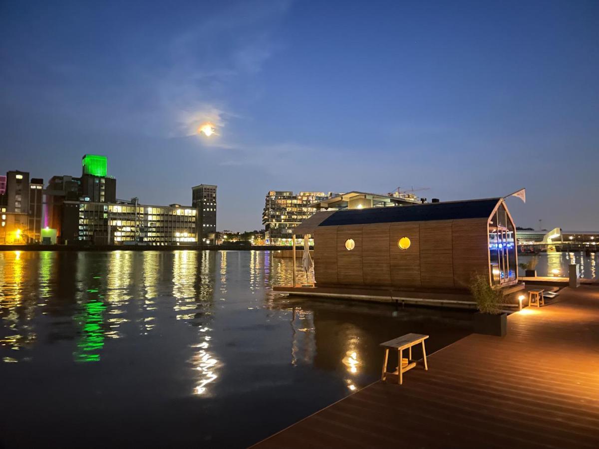 Wikkelboat Nr1 At Floating Rotterdam Rijnhaven Villa Esterno foto